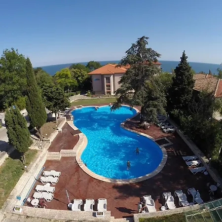 Bisser - Free Parking - Free Pool Access