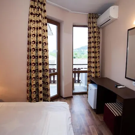 Hotel Bisser - Free Parking - Free Pool Access 2*