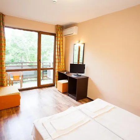 Bisser - Free Parking - Free Pool Access Hotel 2*