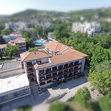 Hotel Bisser - Free Parking - Free Pool Access