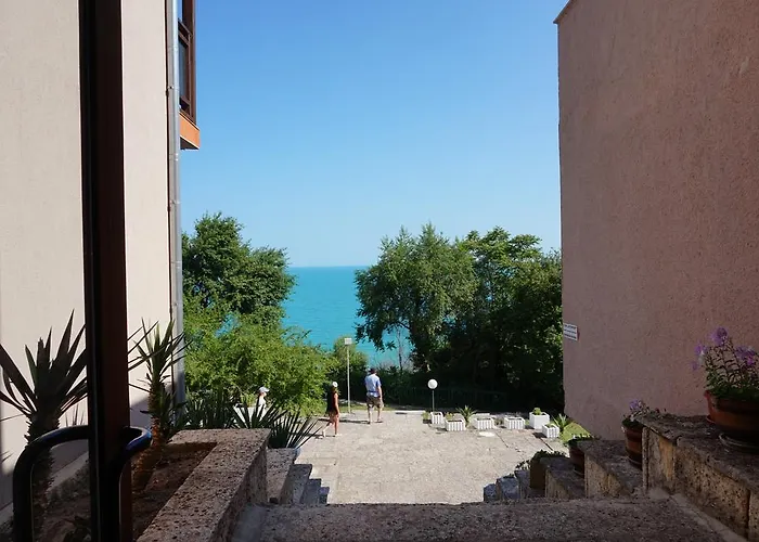 хотел бисер - безплатен паркинг и безплатен достъп до басейн 2*