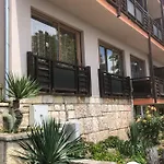 Bisser - Free Parking - Free Pool Access Hotel