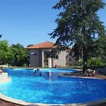 Hotel Bisser - Free Parking - Free Pool Access Balchik