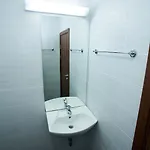 Bisser - Free Parking - Free Pool Access