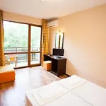 Bisser - Free Parking - Free Pool Access Hotel 2*