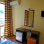 Hotel Bisser - Free Parking - Free Pool Access 2*