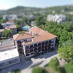 Hotel Bisser - Free Parking - Free Pool Access