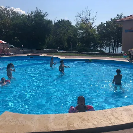 ホテル Bisser - Free Parking - Free Pool Access