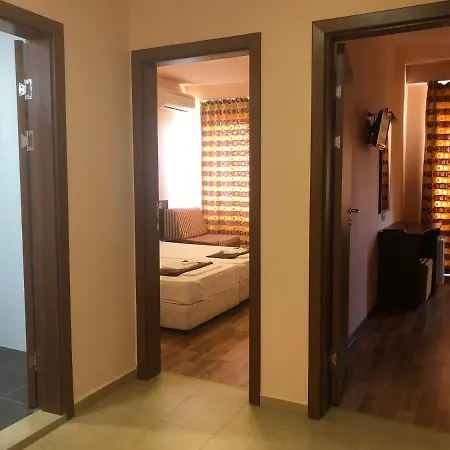 Bisser - Free Parking - Free Pool Access Hotel 2*