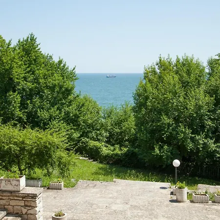 Hotel Bisser - Free Parking - Free Pool Access Balchik