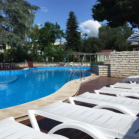 Bisser - Free Parking - Free Pool Access בלצ'יק