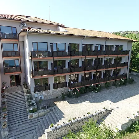 Hotel Bisser - Free Parking - Free Pool Access Balchik