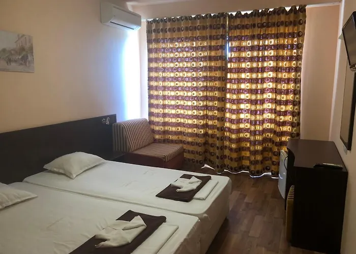 Hotel Bisser - Free Parking - Free Pool Access 2*