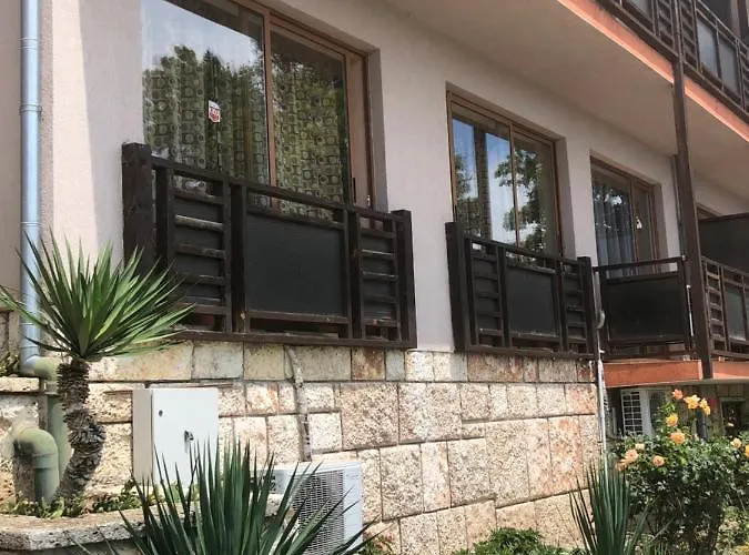 Bisser - Free Parking - Free Pool Access Hotel