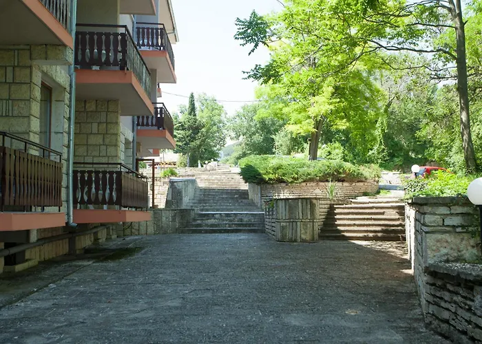 Hotel Bisser - Free Parking - Free Pool Access