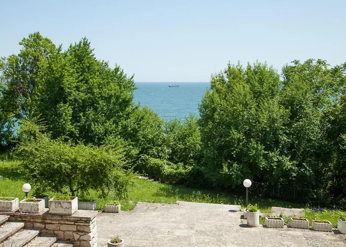 Hotel Bisser - Free Parking - Free Pool Access Balchik