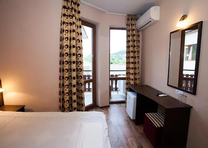 Hotel Bisser - Free Parking - Free Pool Access 2*