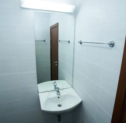 Bisser - Free Parking - Free Pool Access