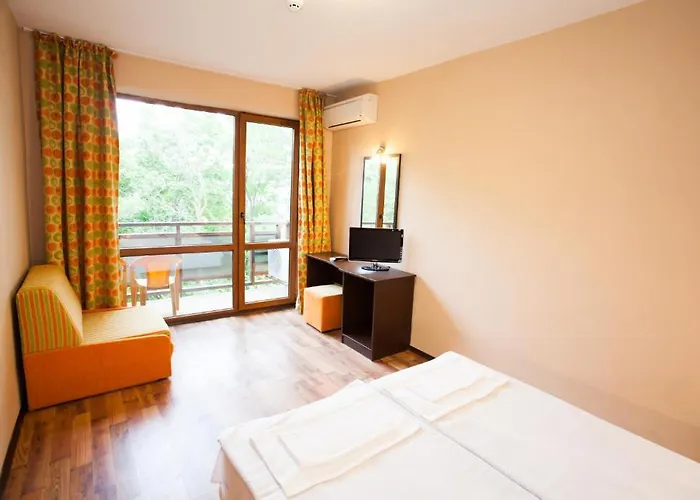 Bisser - Free Parking - Free Pool Access Hotel 2*