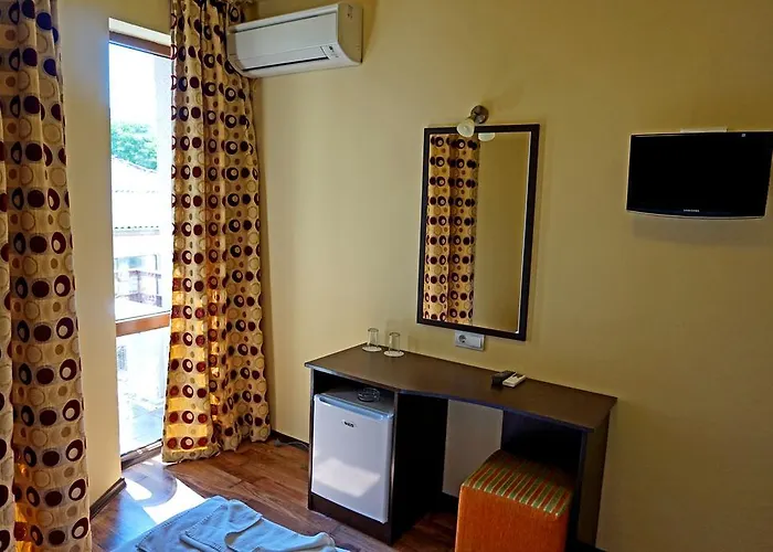 Hotel Bisser - Free Parking - Free Pool Access 2*