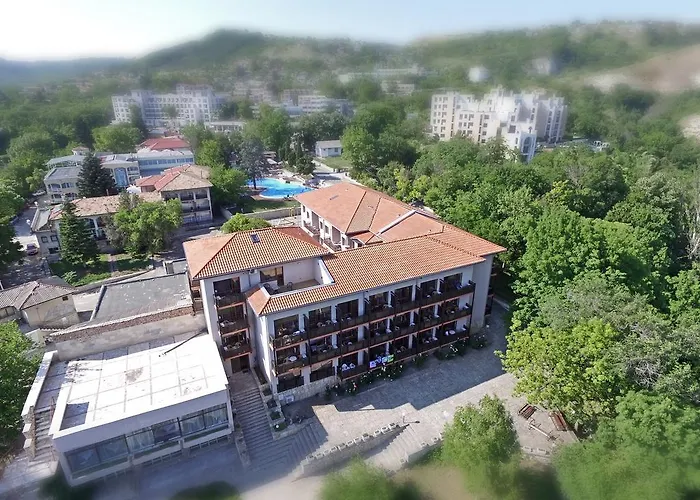 Hotel Bisser - Free Parking - Free Pool Access