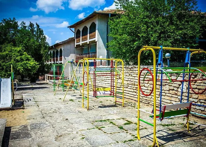 Bisser - Free Parking - Free Pool Access