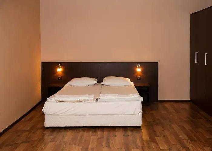 Hotel Bisser - Free Parking - Free Pool Access