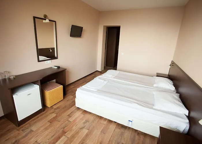 Bisser - Free Parking - Free Pool Access Hotel