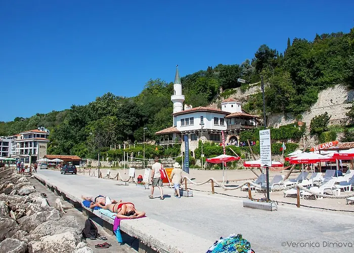 Hotel Bisser - Free Parking - Free Pool Access Balchik