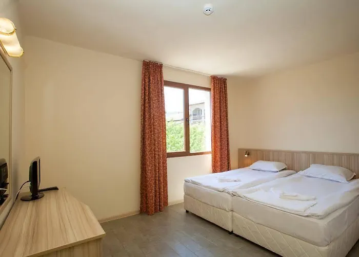 Bisser - Free Parking - Free Pool Access